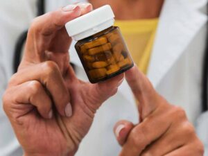 O medicamento palbociclibe (Ibrance) deve ser coberto pelo plano de saúde aos segurados, desde que haja prescrição médica.
