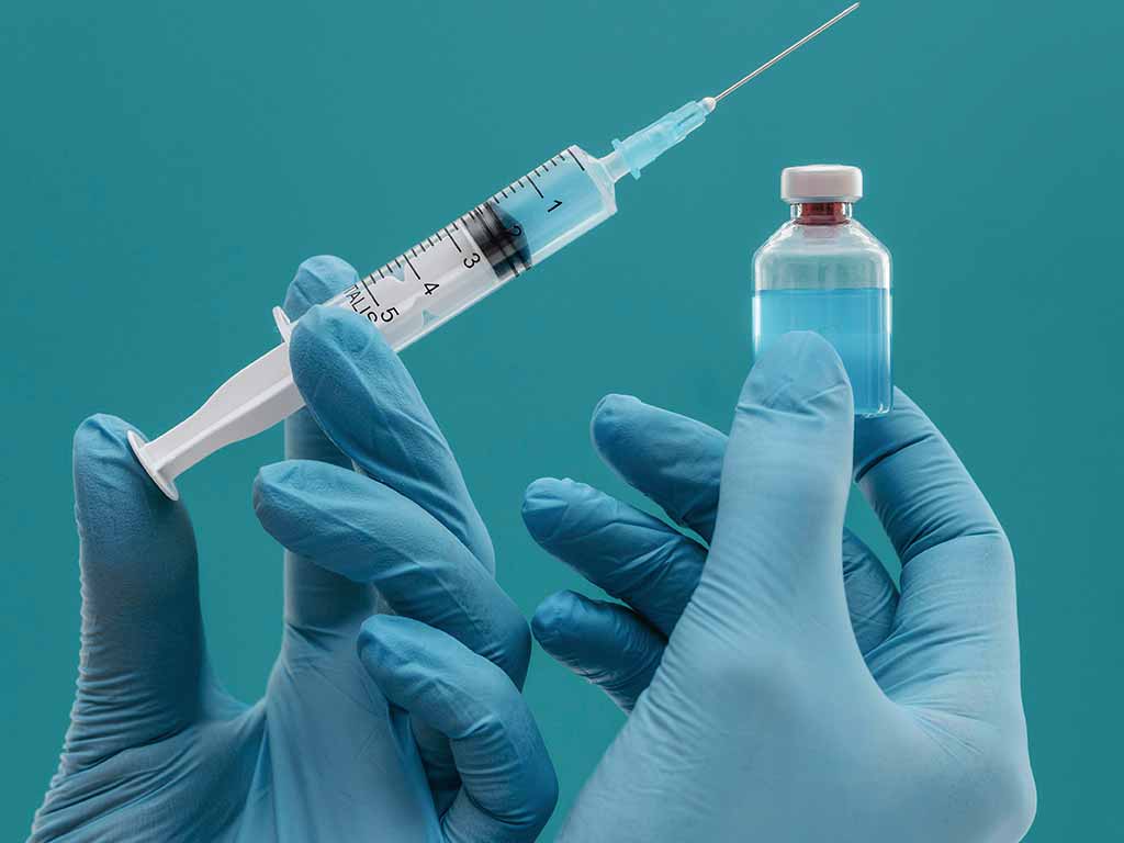 Frasco de remédio representando medicamento de alto custo usado em tratamentos genéticos raros como o Luxturna.