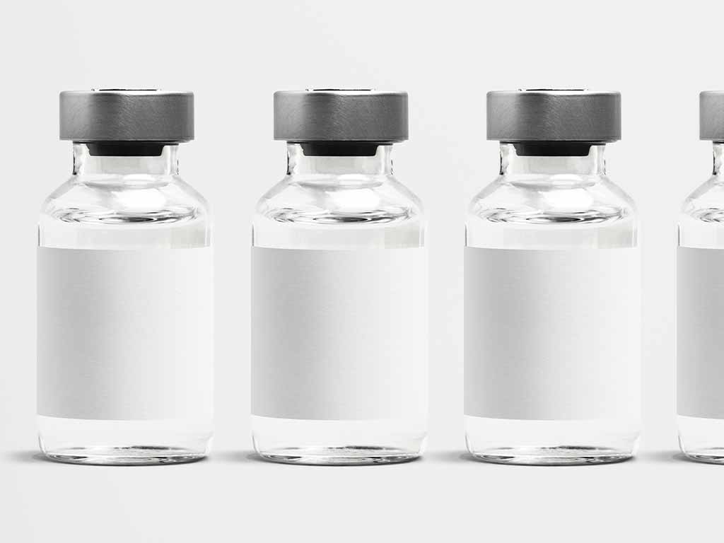 Frasco do medicamento Gazyva ao lado de ficha oncológica