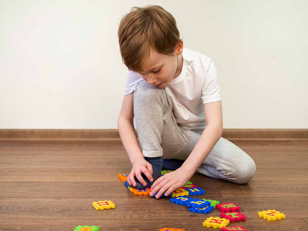 Criança brincando. Fonte: Freepick