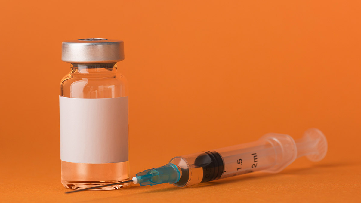 Medicamento Amvuttra 50 mg/mL com seringa, usado no tratamento da polineuropatia amiloidótica hereditária (hATTR)