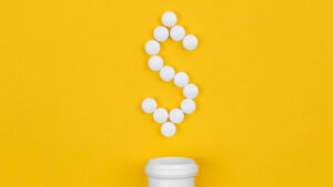 rituximabe medicamento de alto custo representado por símbolo de dinheiro